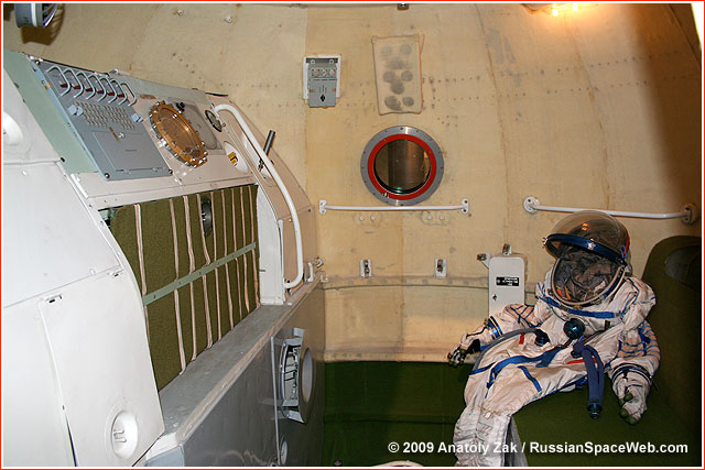 http://www.russianspaceweb.com/images/spacecraft/manned/soyuz/bo/interior_museum_1.jpg